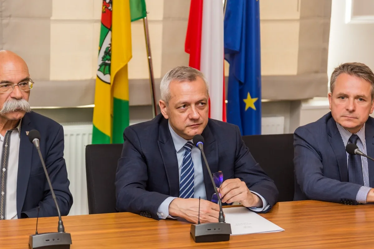 "Tarcza dla samorządów". Minister cyfryzacji przedstawił program (zdjęcia, wideo)