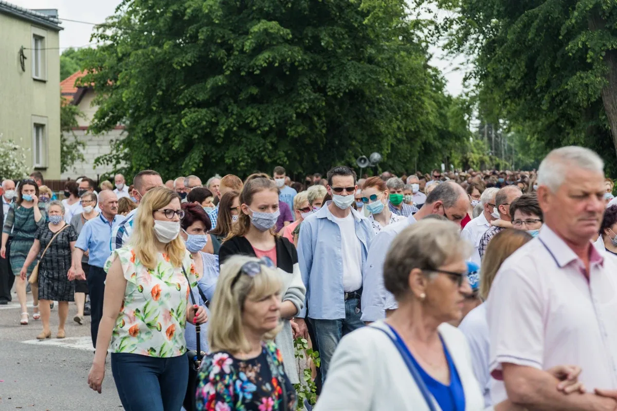 Procesje Bożego Ciała przeszły ulicami miasta (zdjęcia, wideo)