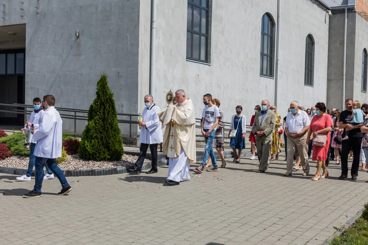 Procesje Bożego Ciała przeszły ulicami miasta (zdjęcia, wideo)