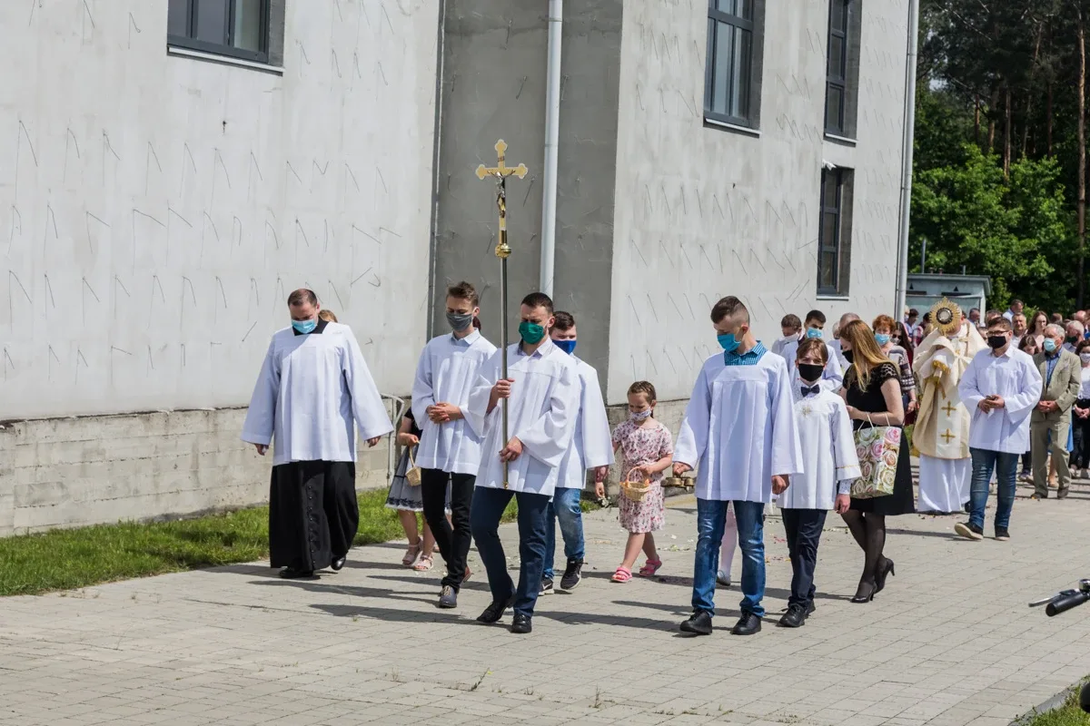Procesje Bożego Ciała przeszły ulicami miasta (zdjęcia, wideo)