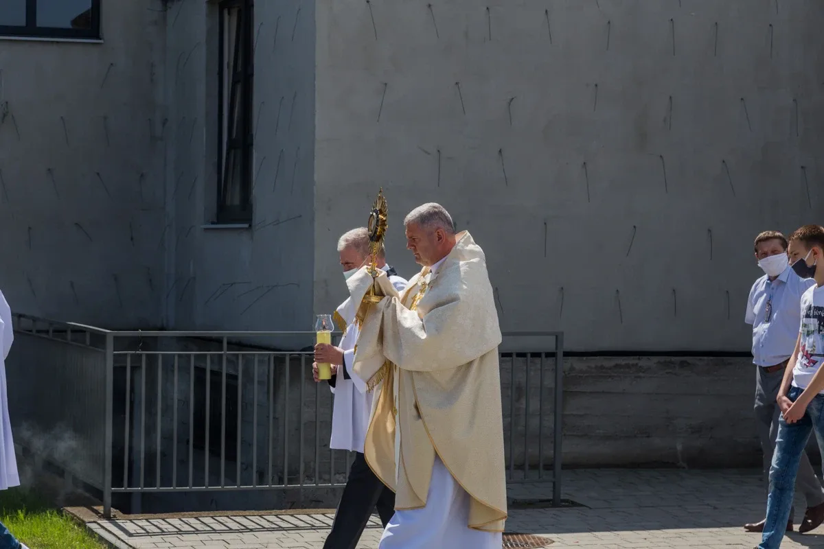 Procesje Bożego Ciała przeszły ulicami miasta (zdjęcia, wideo)