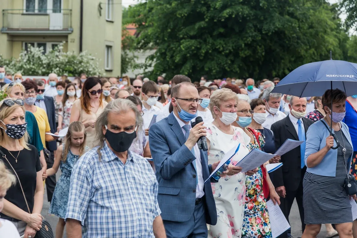 Procesje Bożego Ciała przeszły ulicami miasta (zdjęcia, wideo)