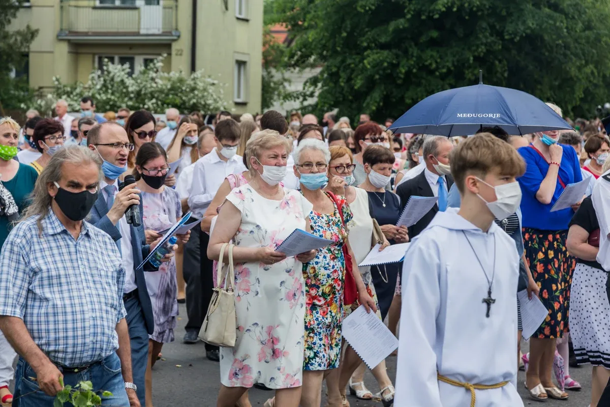 Procesje Bożego Ciała przeszły ulicami miasta (zdjęcia, wideo)