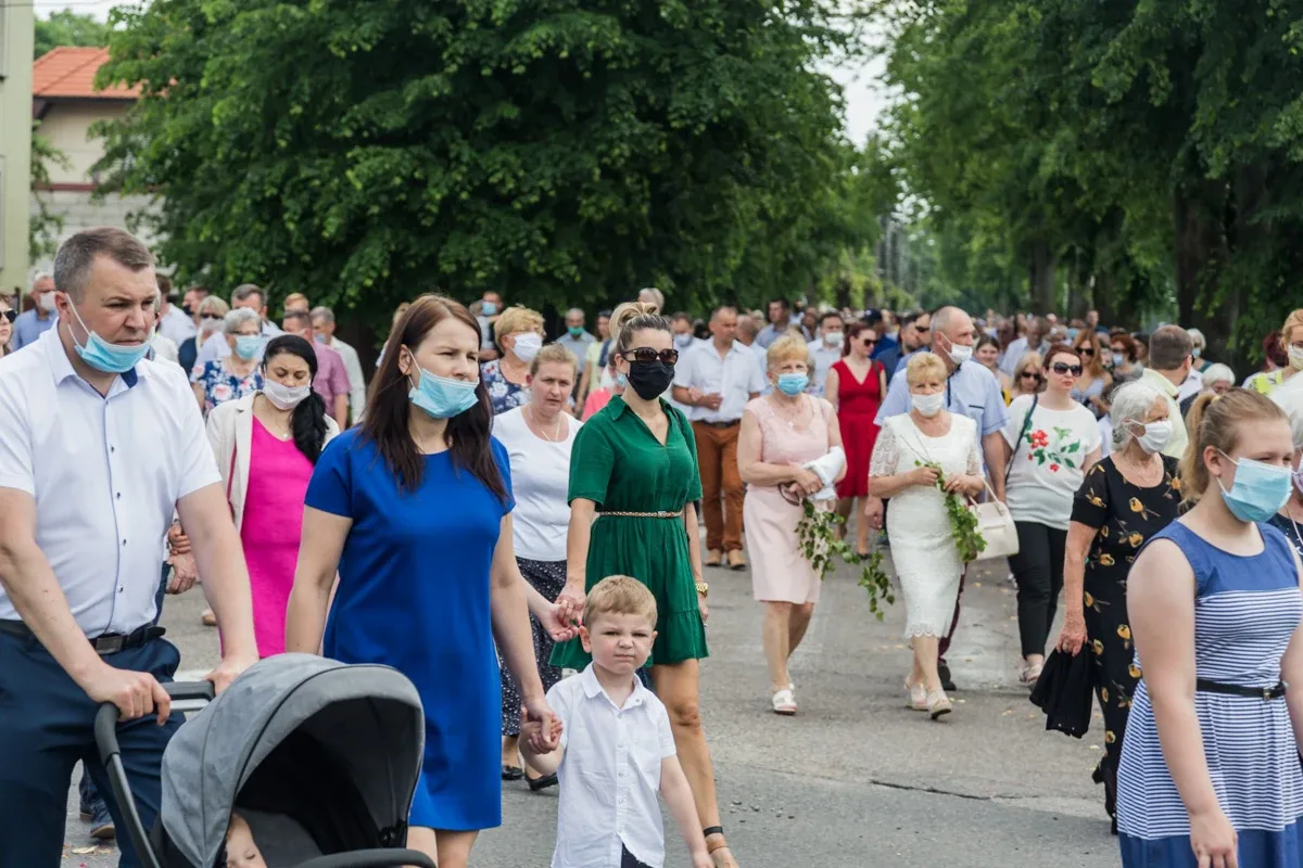 Procesje Bożego Ciała przeszły ulicami miasta (zdjęcia, wideo)