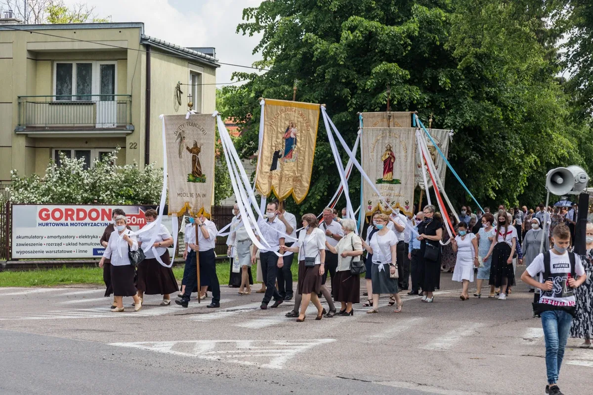 Procesje Bożego Ciała przeszły ulicami miasta (zdjęcia, wideo)