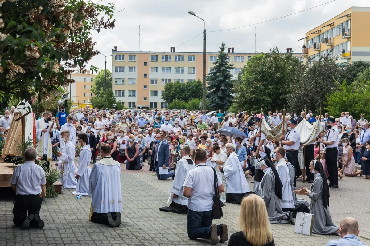 Procesje Bożego Ciała przeszły ulicami miasta (zdjęcia, wideo)