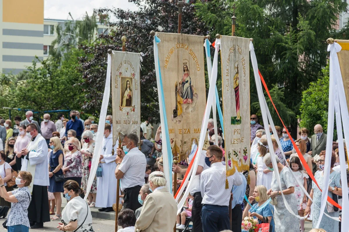 Procesje Bożego Ciała przeszły ulicami miasta (zdjęcia, wideo)
