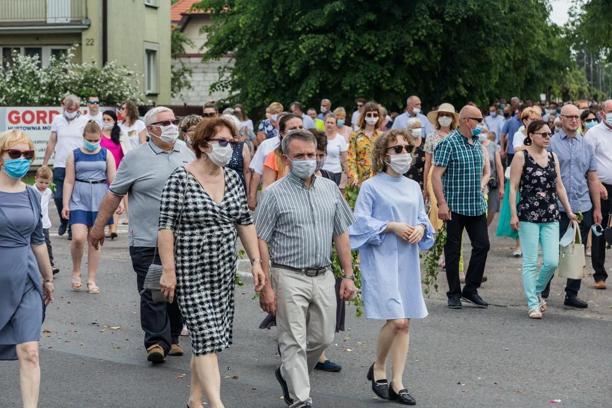 Procesje Bożego Ciała przeszły ulicami miasta (zdjęcia, wideo)