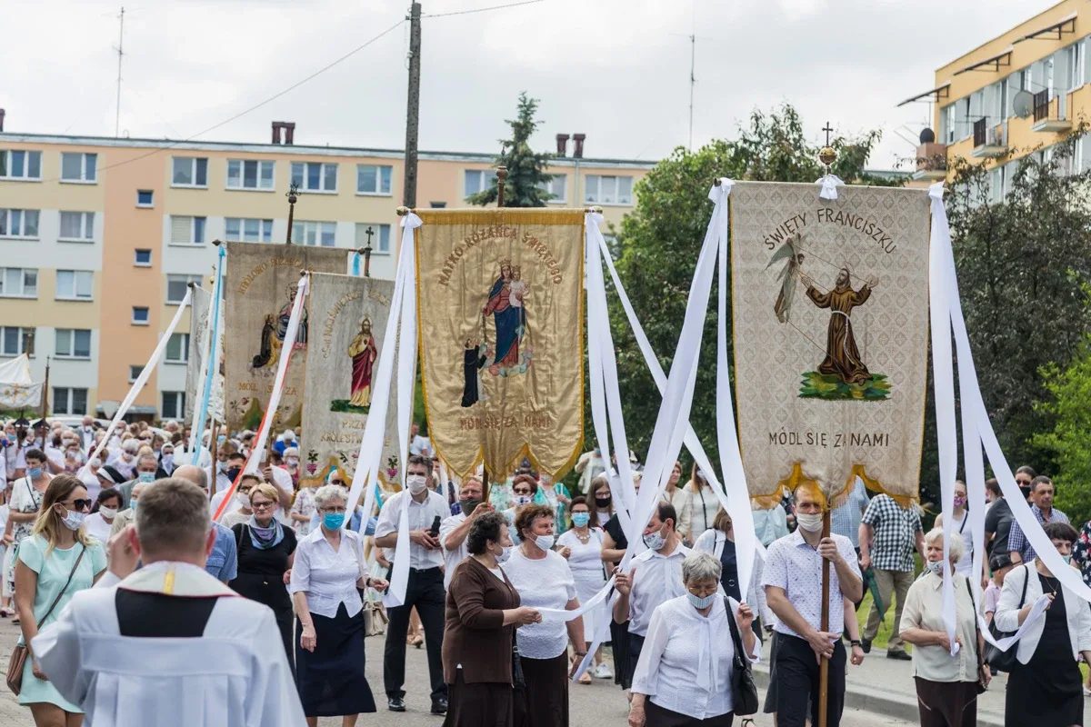 Procesje Bożego Ciała przeszły ulicami miasta (zdjęcia, wideo)