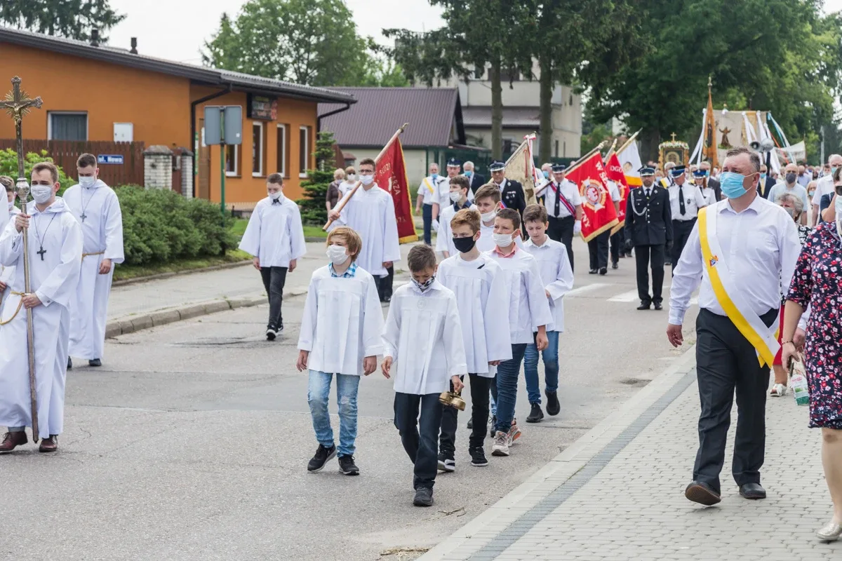 Procesje Bożego Ciała przeszły ulicami miasta (zdjęcia, wideo)