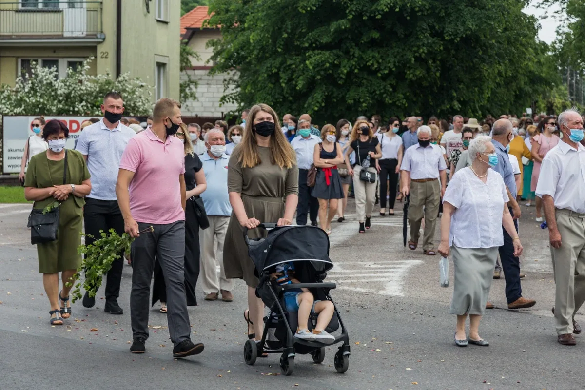 Procesje Bożego Ciała przeszły ulicami miasta (zdjęcia, wideo)