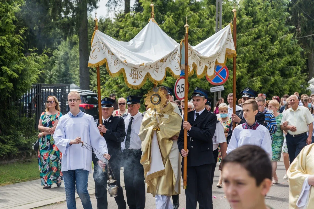 Procesje Bożego Ciała przeszły ulicami miasta (zdjęcia, wideo)