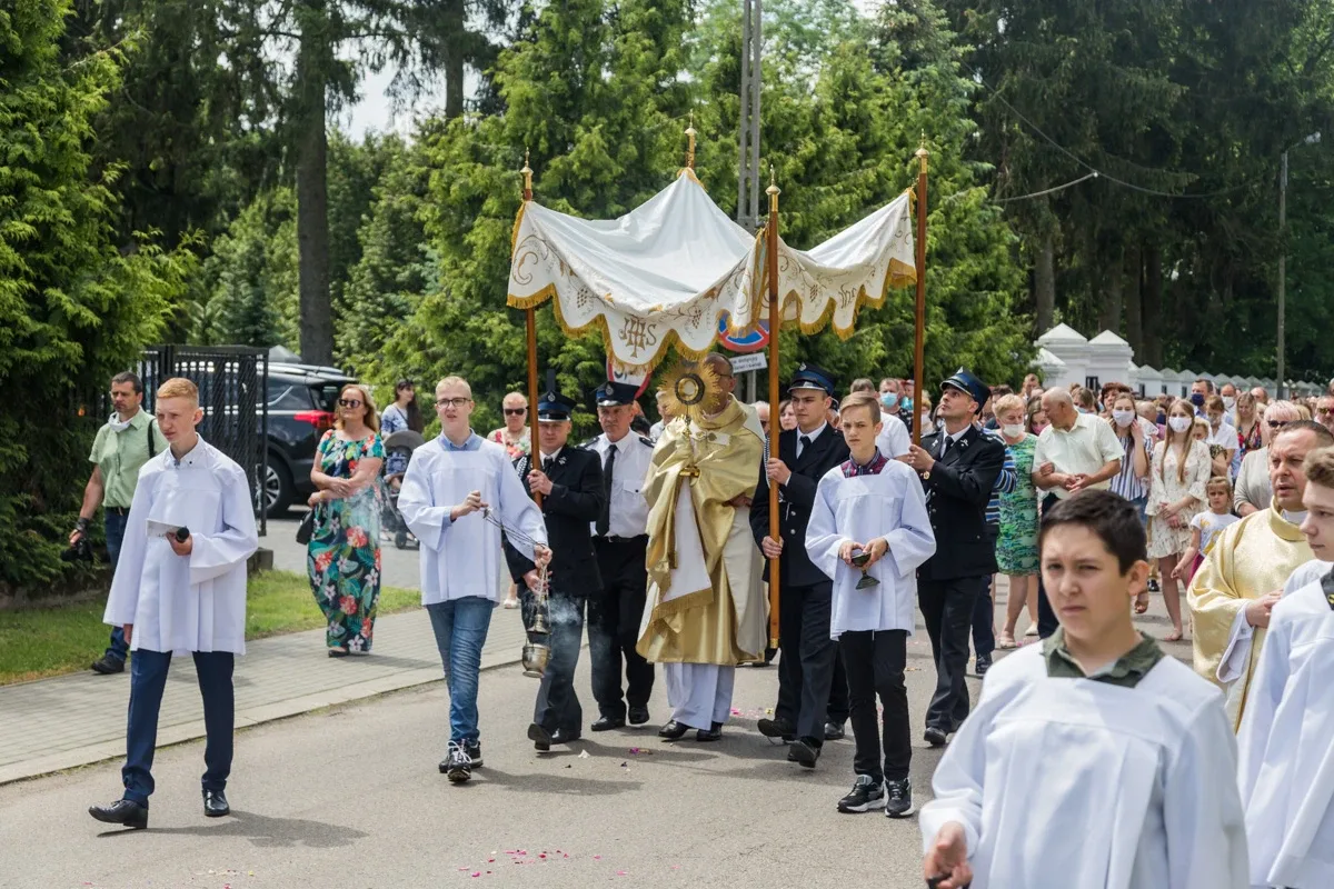 Procesje Bożego Ciała przeszły ulicami miasta (zdjęcia, wideo)