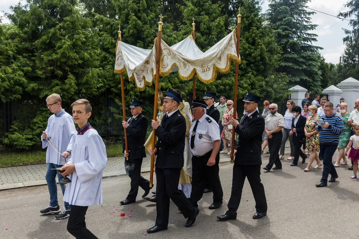 Procesje Bożego Ciała przeszły ulicami miasta (zdjęcia, wideo)