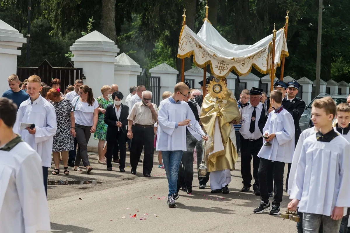 Procesje Bożego Ciała przeszły ulicami miasta (zdjęcia, wideo)