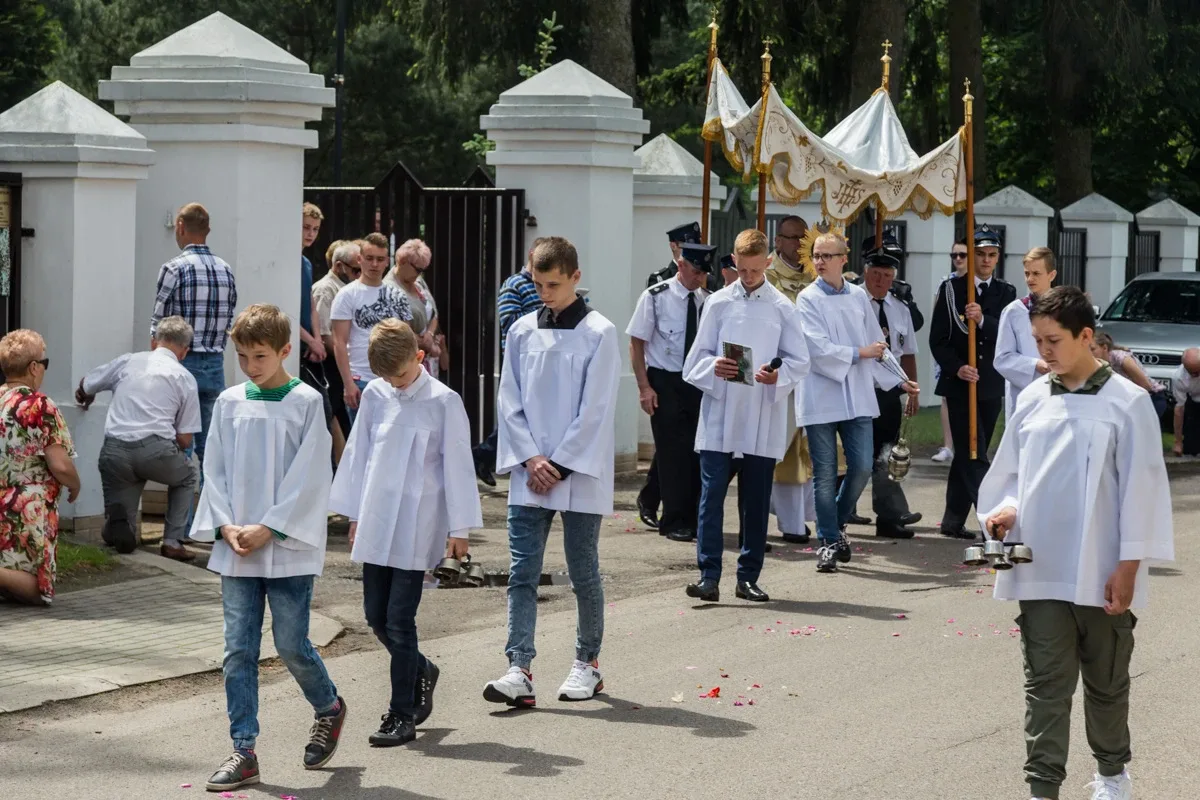 Procesje Bożego Ciała przeszły ulicami miasta (zdjęcia, wideo)