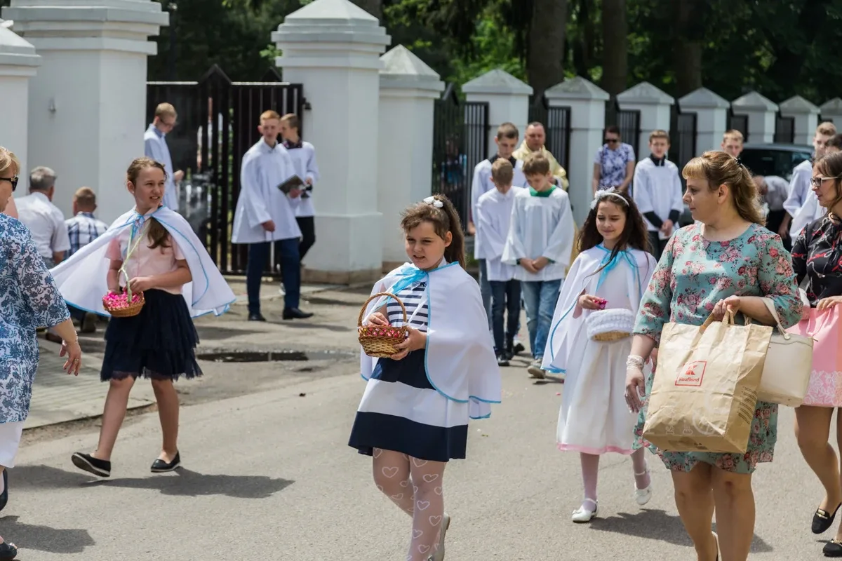 Procesje Bożego Ciała przeszły ulicami miasta (zdjęcia, wideo)