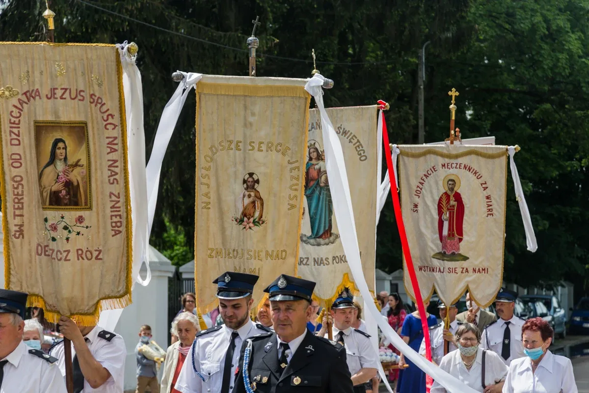 Procesje Bożego Ciała przeszły ulicami miasta (zdjęcia, wideo)