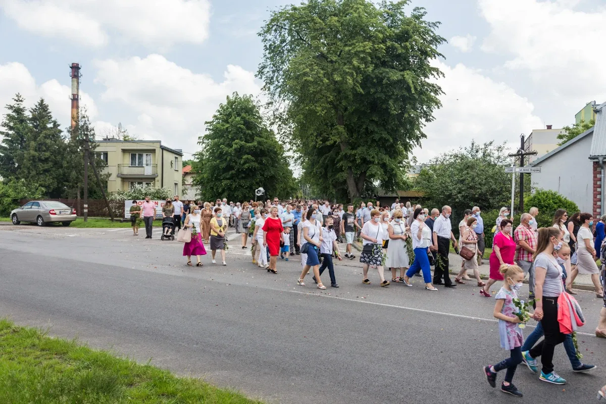 Procesje Bożego Ciała przeszły ulicami miasta (zdjęcia, wideo)
