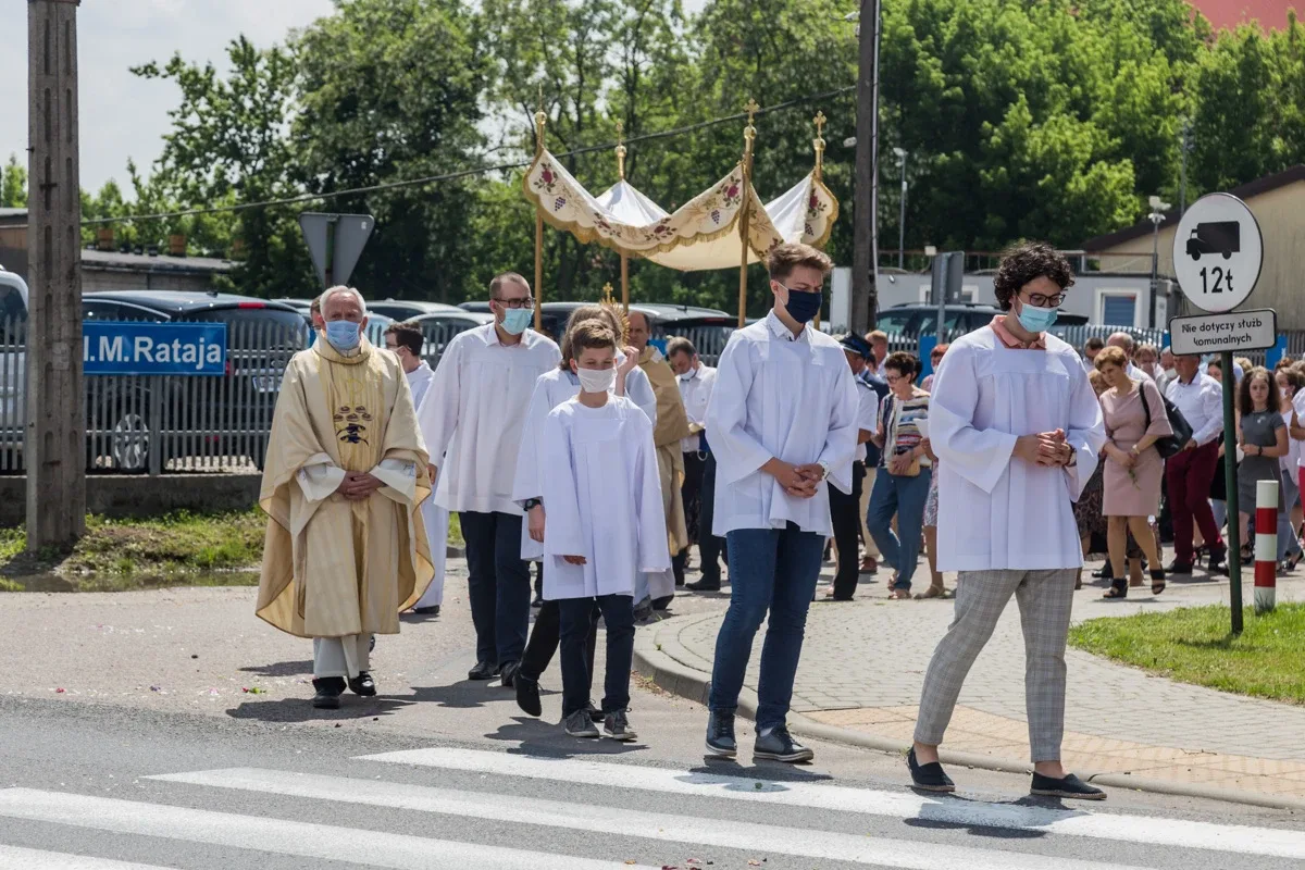 Procesje Bożego Ciała przeszły ulicami miasta (zdjęcia, wideo)