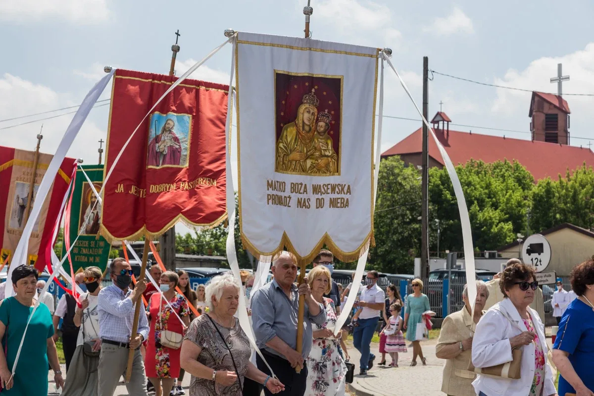 Procesje Bożego Ciała przeszły ulicami miasta (zdjęcia, wideo)