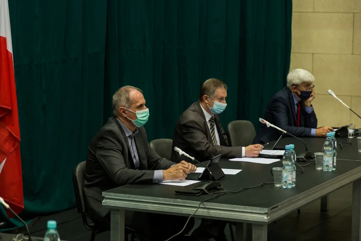 Mniejsze godziny pracy ostrowskich przedszkoli? Burzliwa sesja rady miasta (zdjęcia, wideo)