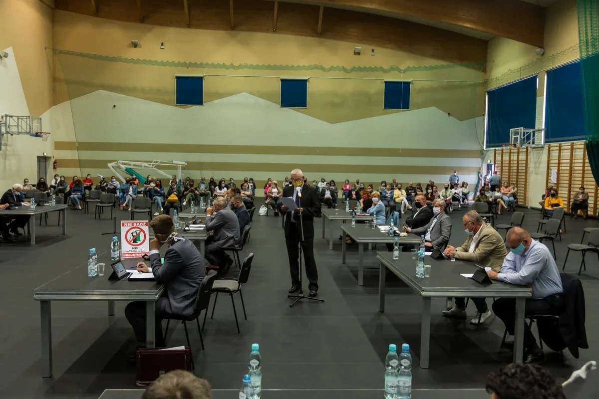 Mniejsze godziny pracy ostrowskich przedszkoli? Burzliwa sesja rady miasta (zdjęcia, wideo)