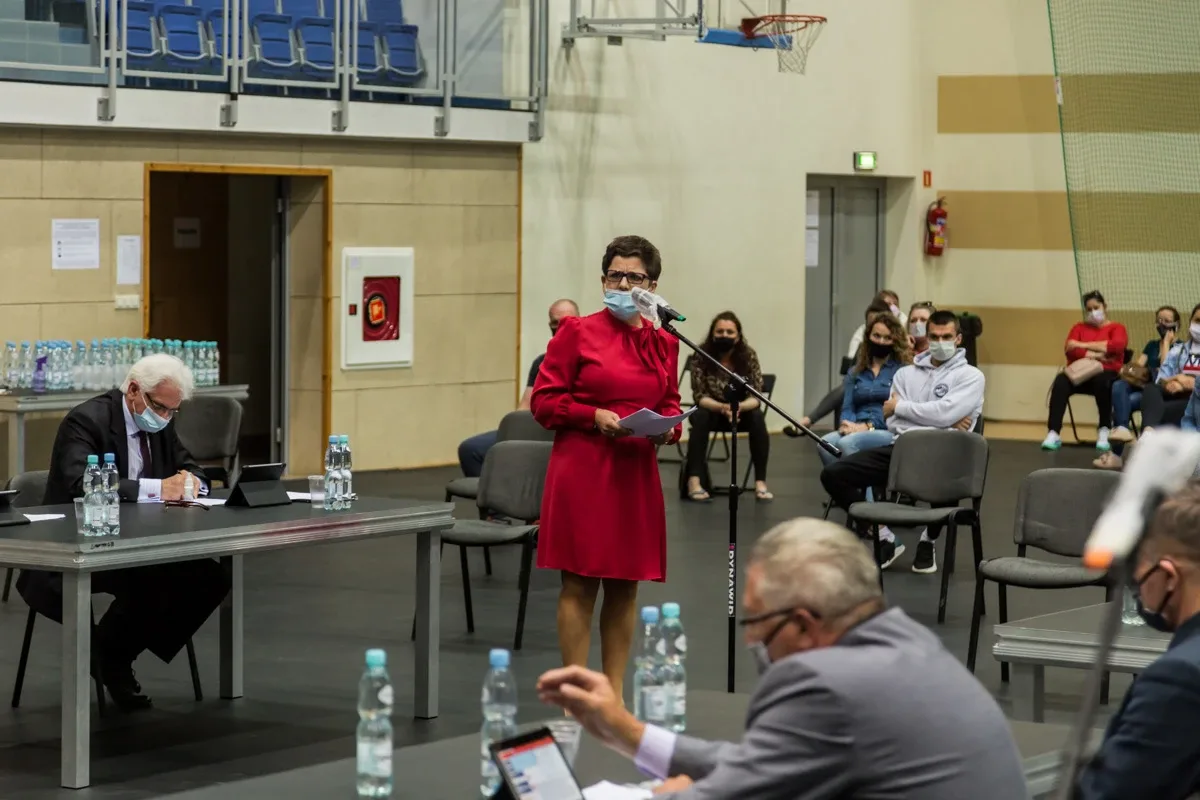 Mniejsze godziny pracy ostrowskich przedszkoli? Burzliwa sesja rady miasta (zdjęcia, wideo)