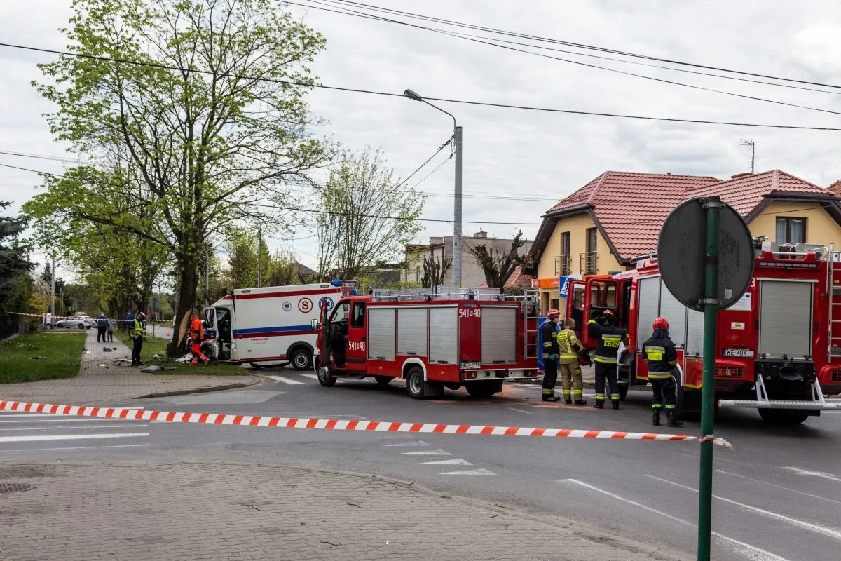 Zderzenie fiata z karetką pogotowia. Zmarła mieszkanka Ostrowi Mazowieckiej (zdjęcia)