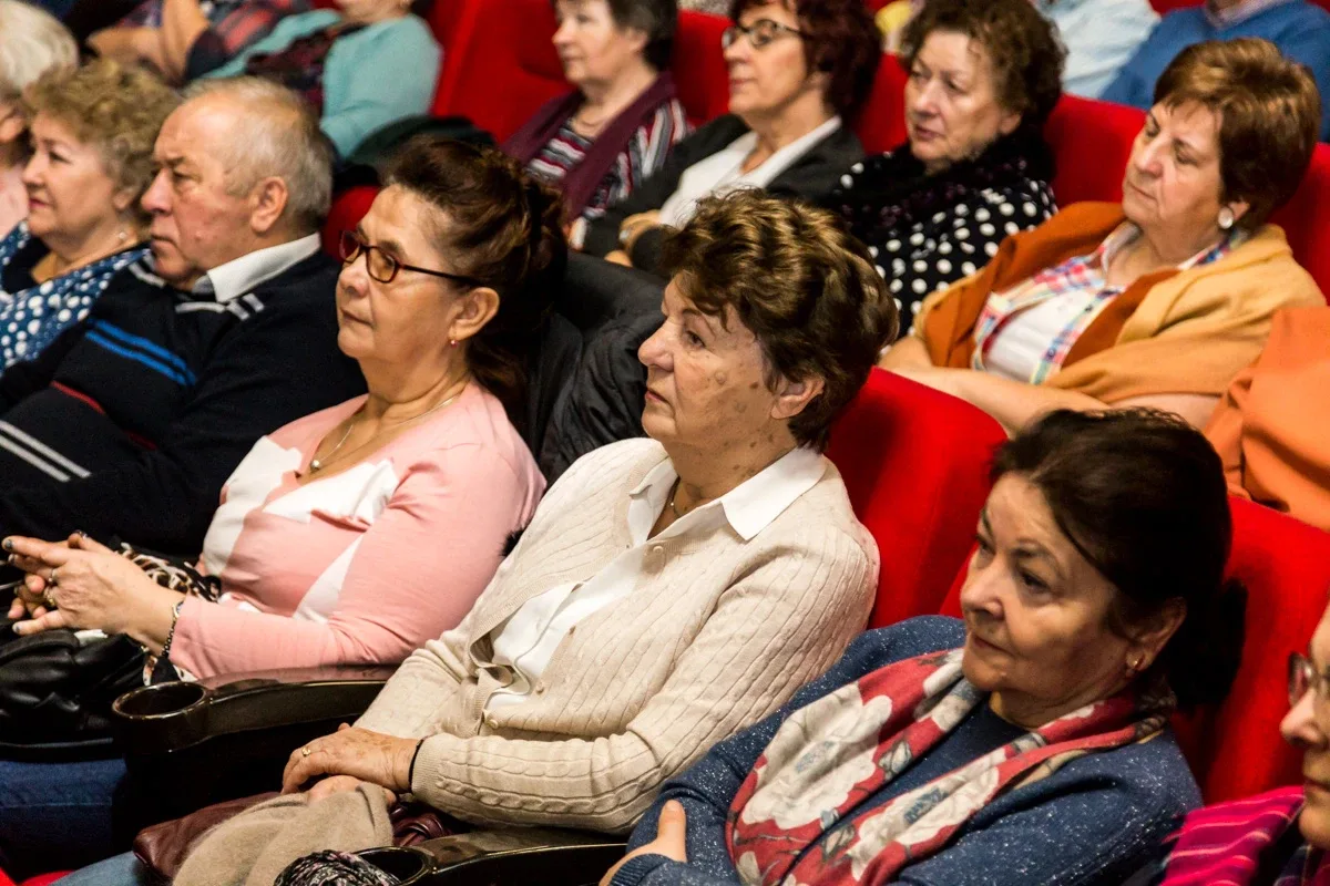 O bezpieczeństwie seniorów w ostrowskim kinie (zdjęcia, wideo)