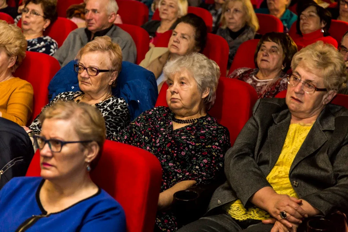 O bezpieczeństwie seniorów w ostrowskim kinie (zdjęcia, wideo)