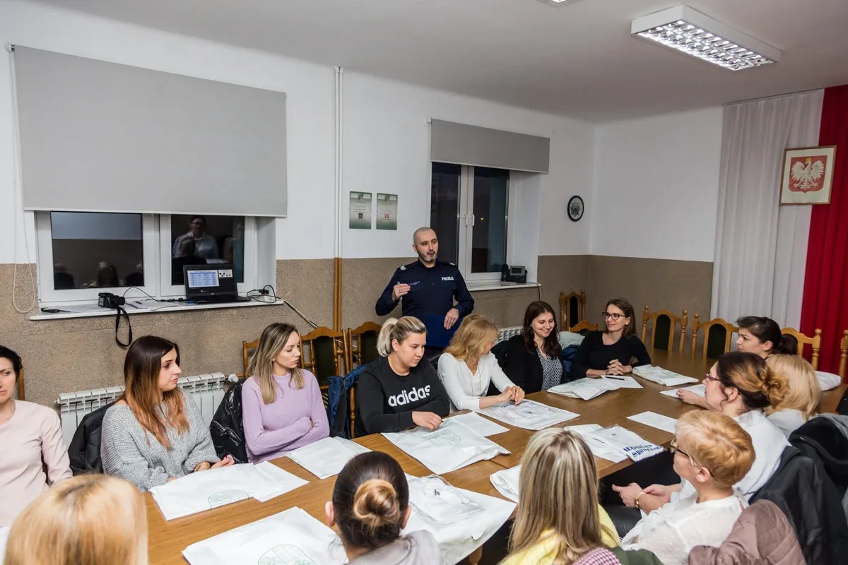 "Bezpieczna Ostrowianka". Kurs samoobrony rozpoczęty (zdjęcia)