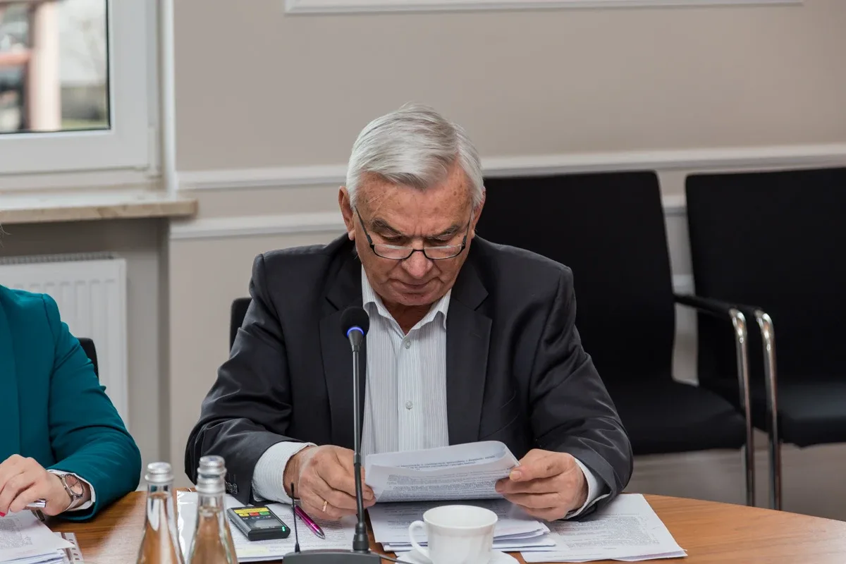 Dyrektor Bursy Szkolnej w Ostrowi Mazowieckiej stosowała mobbing wobec pracowników? Oficjalne skargi wpłynęły do Rady Powiatu