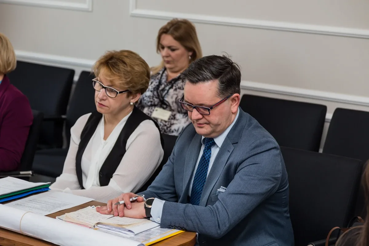 Dyrektor Bursy Szkolnej w Ostrowi Mazowieckiej stosowała mobbing wobec pracowników? Oficjalne skargi wpłynęły do Rady Powiatu
