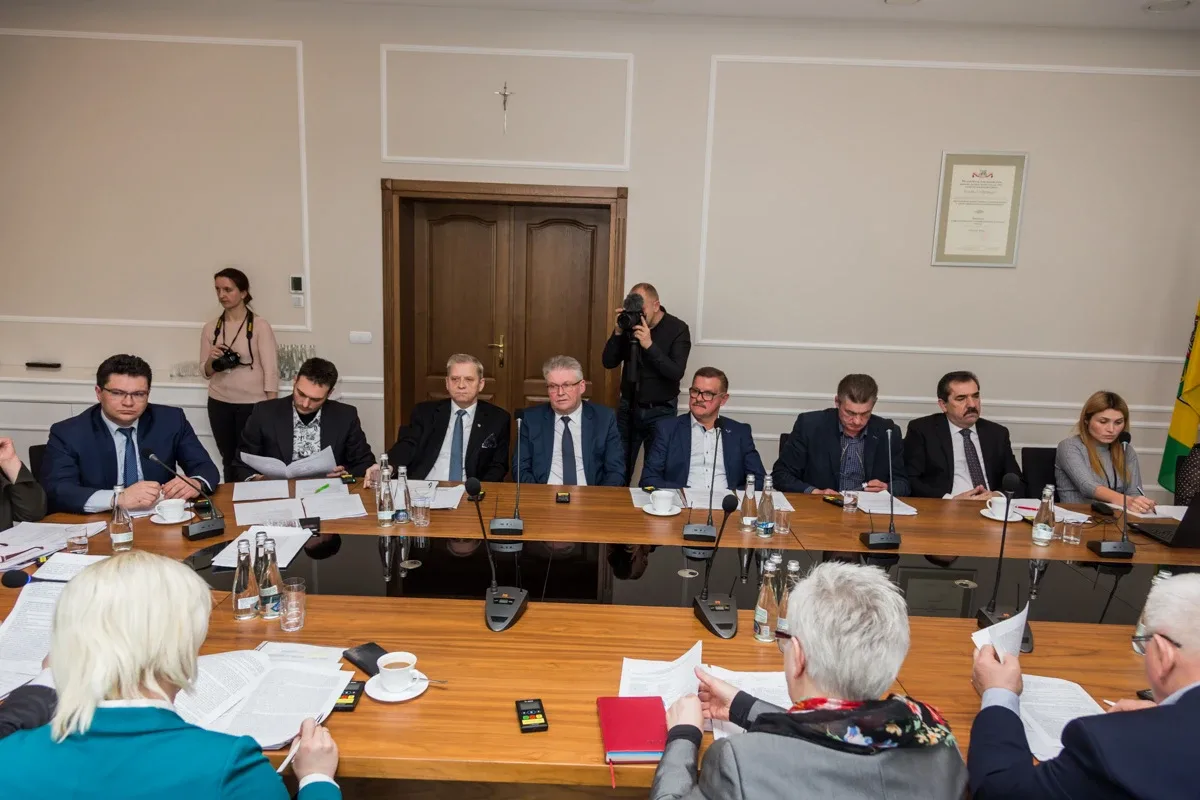 Dyrektor Bursy Szkolnej w Ostrowi Mazowieckiej stosowała mobbing wobec pracowników? Oficjalne skargi wpłynęły do Rady Powiatu