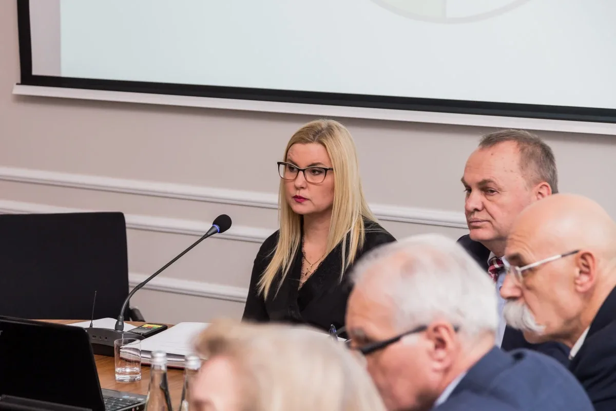 Dyrektor Bursy Szkolnej w Ostrowi Mazowieckiej stosowała mobbing wobec pracowników? Oficjalne skargi wpłynęły do Rady Powiatu