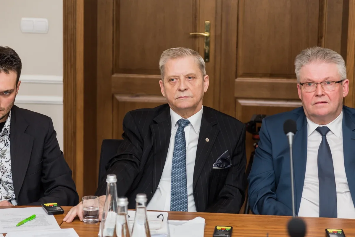 Dyrektor Bursy Szkolnej w Ostrowi Mazowieckiej stosowała mobbing wobec pracowników? Oficjalne skargi wpłynęły do Rady Powiatu