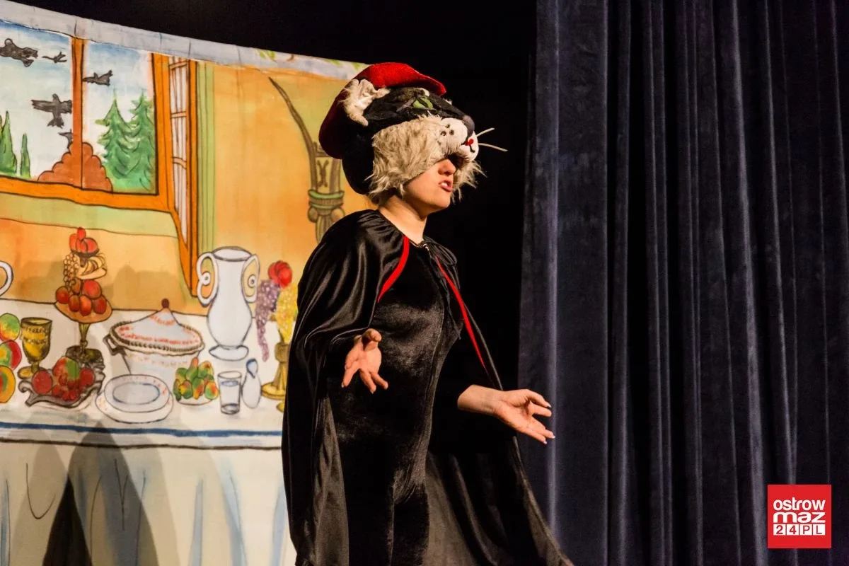 Teatrzyk "Kot w butach" w ostrowskim kinie (zdjęcia, wideo)
