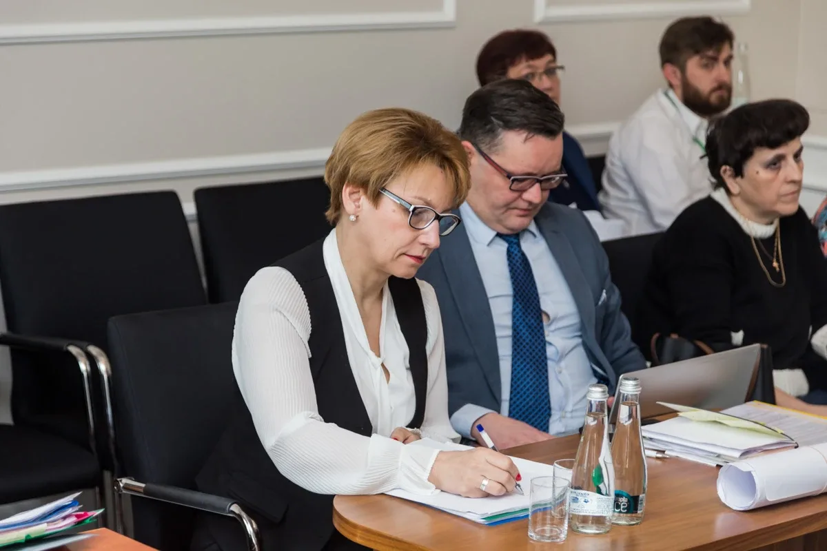 Dyrektor Bursy Szkolnej w Ostrowi Mazowieckiej stosowała mobbing wobec pracowników? Oficjalne skargi wpłynęły do Rady Powiatu