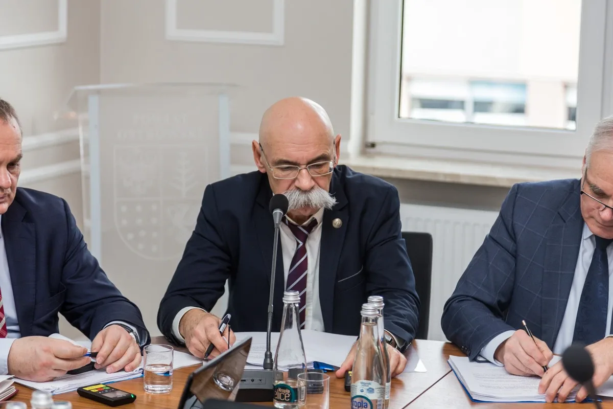 Dyrektor Bursy Szkolnej w Ostrowi Mazowieckiej stosowała mobbing wobec pracowników? Oficjalne skargi wpłynęły do Rady Powiatu
