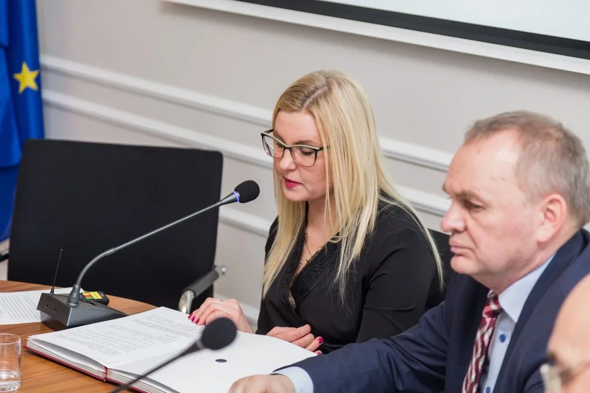 Dyrektor Bursy Szkolnej w Ostrowi Mazowieckiej stosowała mobbing wobec pracowników? Oficjalne skargi wpłynęły do Rady Powiatu