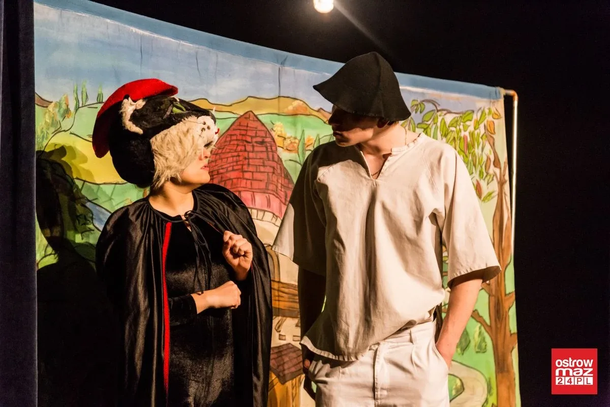 Teatrzyk "Kot w butach" w ostrowskim kinie (zdjęcia, wideo)