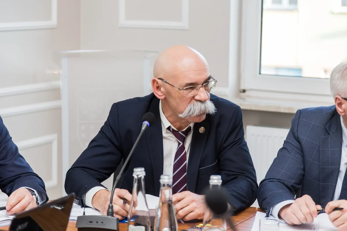 Dyrektor Bursy Szkolnej w Ostrowi Mazowieckiej stosowała mobbing wobec pracowników? Oficjalne skargi wpłynęły do Rady Powiatu