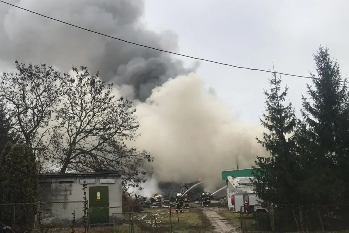 Budynek po "małej jedynce" upadł. Trwa rozbiórka obiektu! (aktualizacja, nowe zdjęcia)