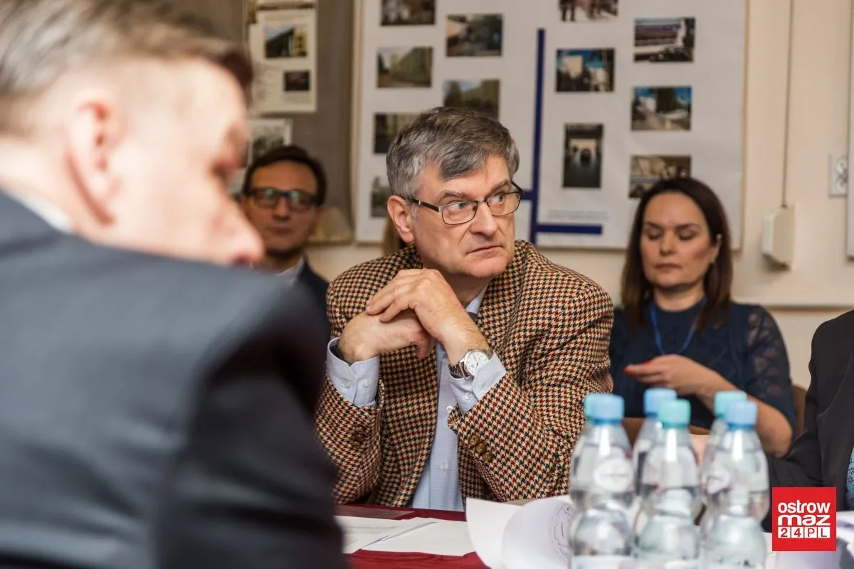 Ostrowski szpital z nowym blokiem operacyjnym i lądowiskiem na helikopter? (zdjęcia)