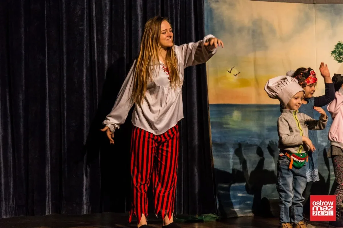 "Piraci i skarb pustyni". Teatrzyk w ostrowskim kinie (zdjęcia, wideo)