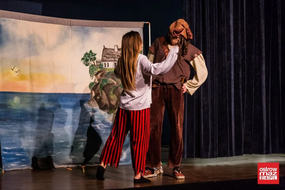 "Piraci i skarb pustyni". Teatrzyk w ostrowskim kinie (zdjęcia, wideo)