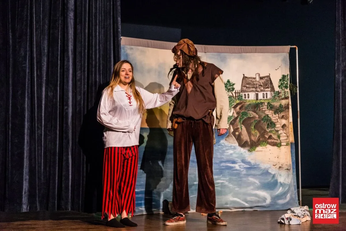 "Piraci i skarb pustyni". Teatrzyk w ostrowskim kinie (zdjęcia, wideo)