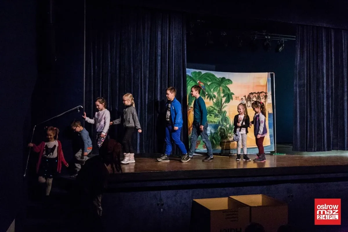 "Piraci i skarb pustyni". Teatrzyk w ostrowskim kinie (zdjęcia, wideo)