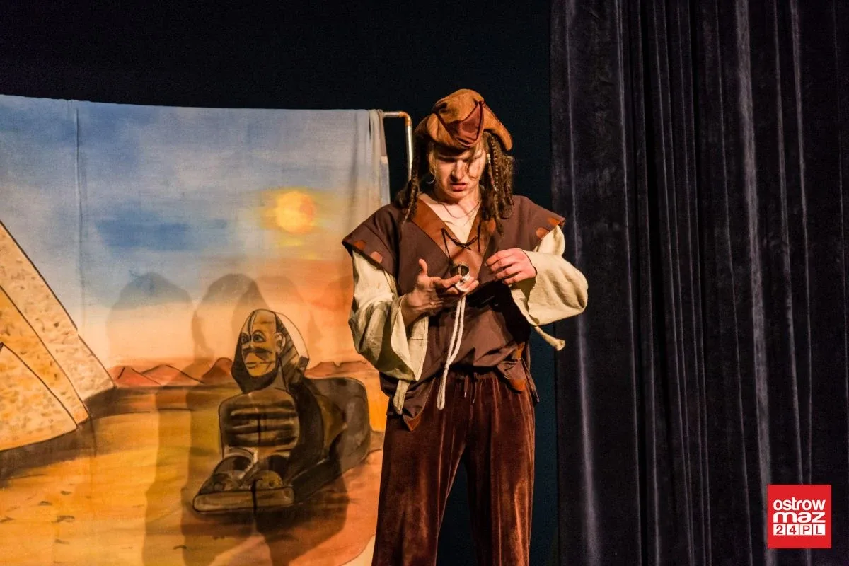 "Piraci i skarb pustyni". Teatrzyk w ostrowskim kinie (zdjęcia, wideo)